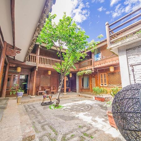 Lijiang Half Moon Bay Inn Exterior photo
