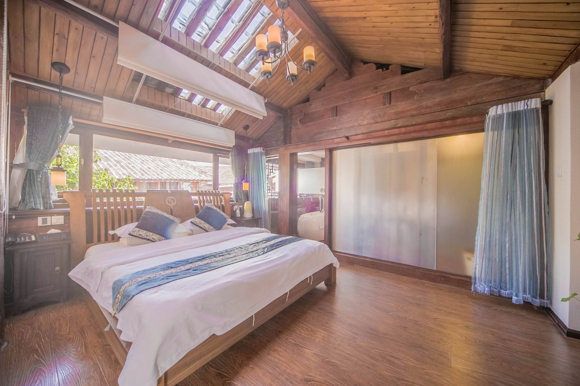 Lijiang Half Moon Bay Inn Exterior photo