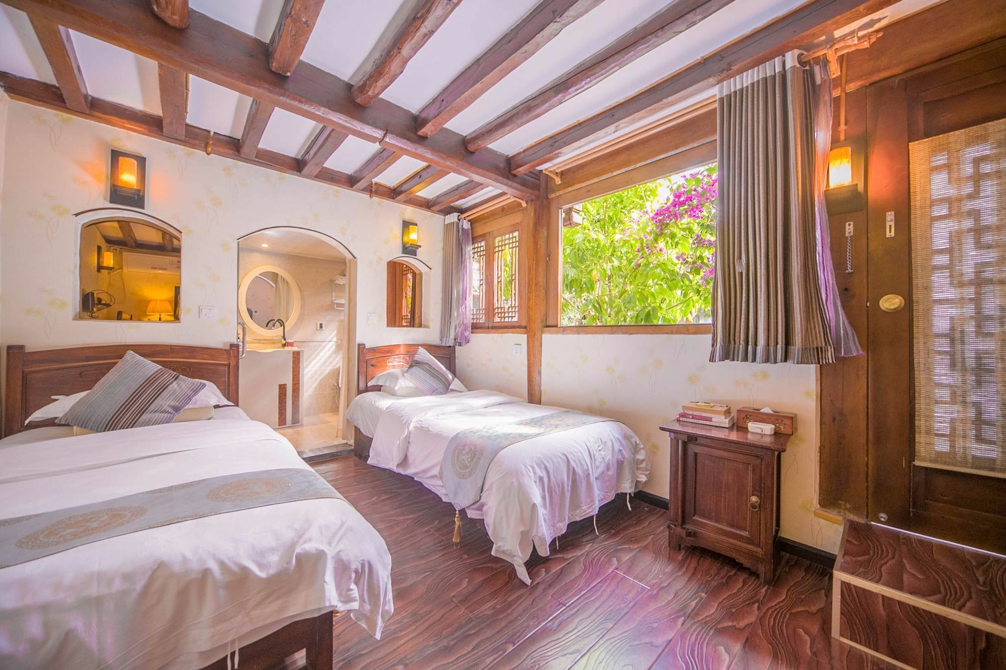 Lijiang Half Moon Bay Inn Exterior photo