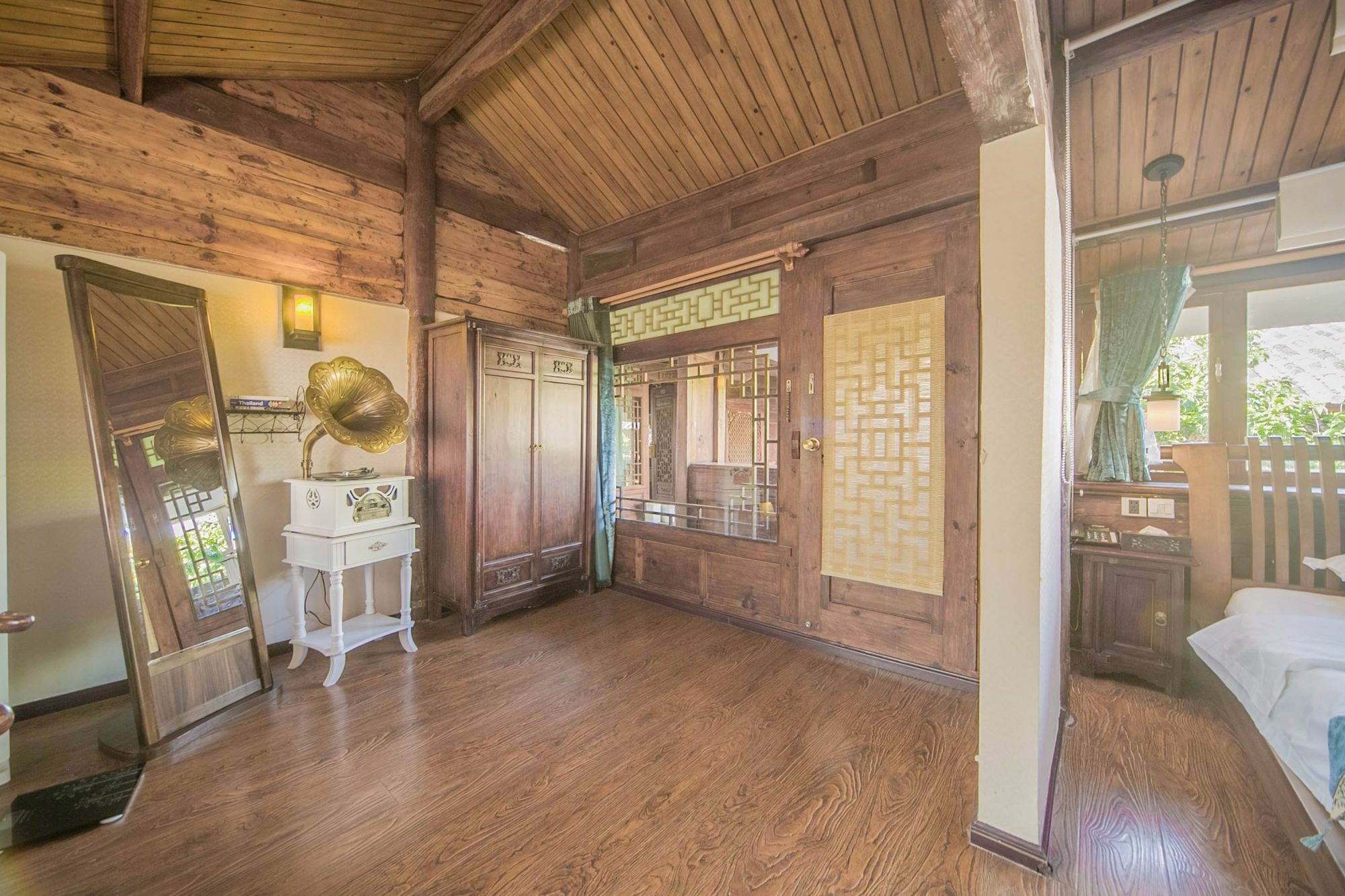 Lijiang Half Moon Bay Inn Exterior photo